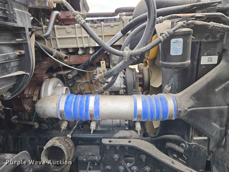 image for item EW0254 2010 Freightliner Cascadia 113 semi truck