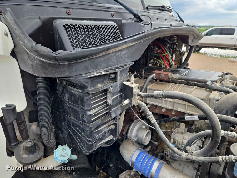 image for item EW0254 2010 Freightliner Cascadia 113 semi truck