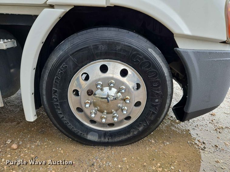image for item EW0254 2010 Freightliner Cascadia 113 semi truck