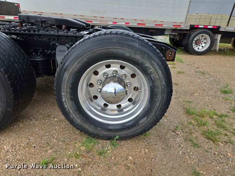 image for item EW0254 2010 Freightliner Cascadia 113 semi truck