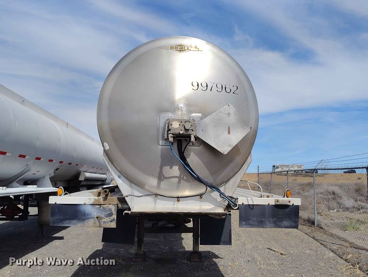 image for item EW1015 1999 Beall tank trailer