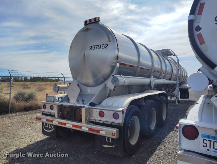 image for item EW1015 1999 Beall tank trailer