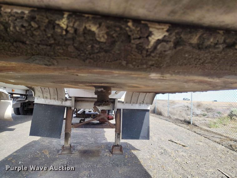 image for item EW1015 1999 Beall tank trailer