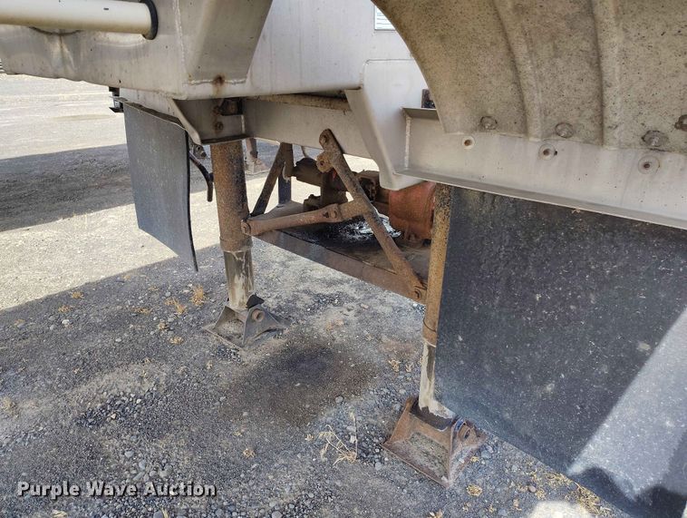 image for item EW1015 1999 Beall tank trailer