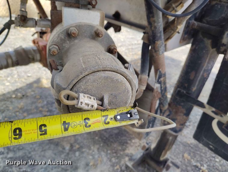 image for item EW1015 1999 Beall tank trailer