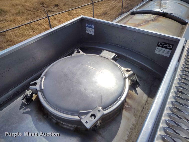 image for item EW1015 1999 Beall tank trailer