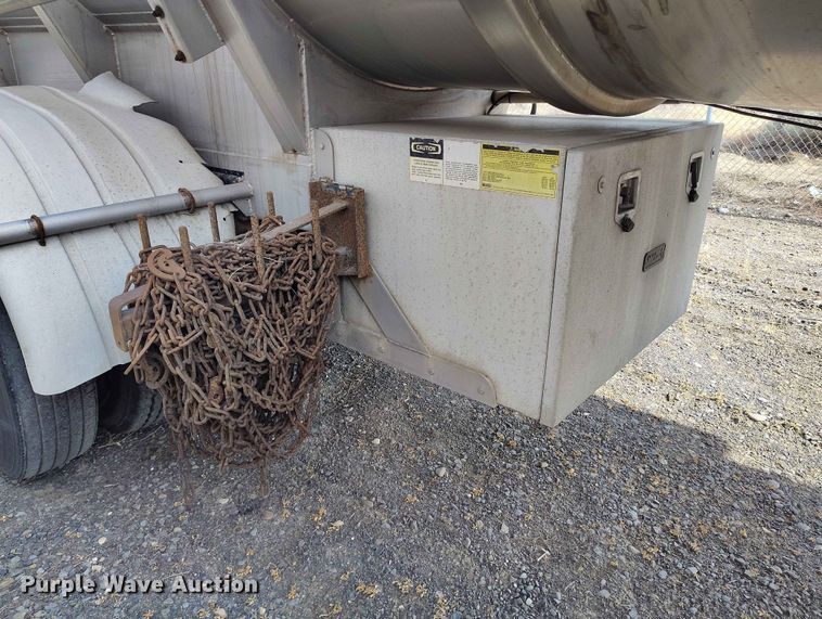 image for item EW1015 1999 Beall tank trailer