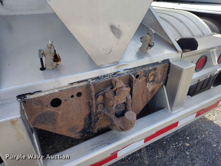 image for item EW1015 1999 Beall tank trailer
