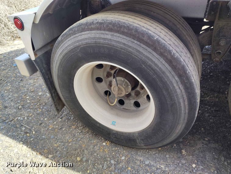 image for item EW1015 1999 Beall tank trailer