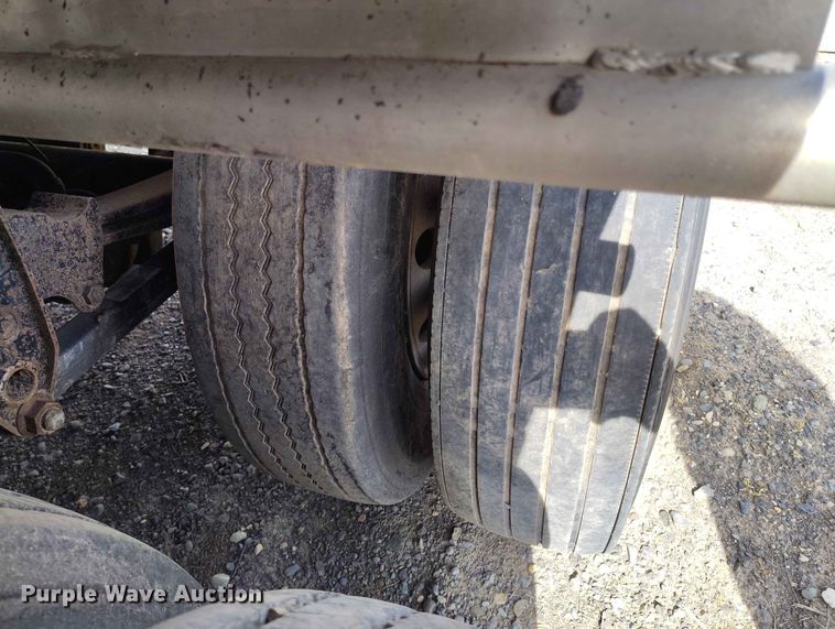 image for item EW1015 1999 Beall tank trailer