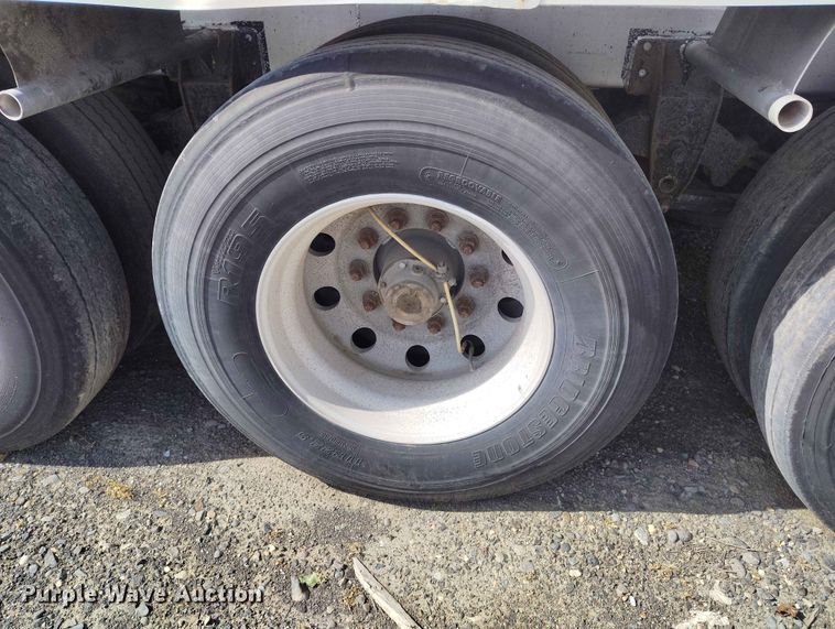 image for item EW1015 1999 Beall tank trailer