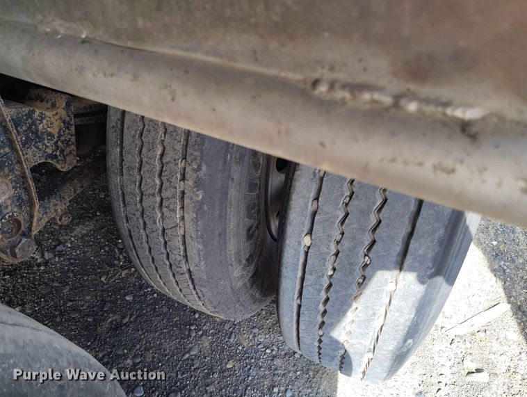 image for item EW1015 1999 Beall tank trailer