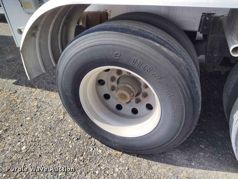 image for item EW1015 1999 Beall tank trailer