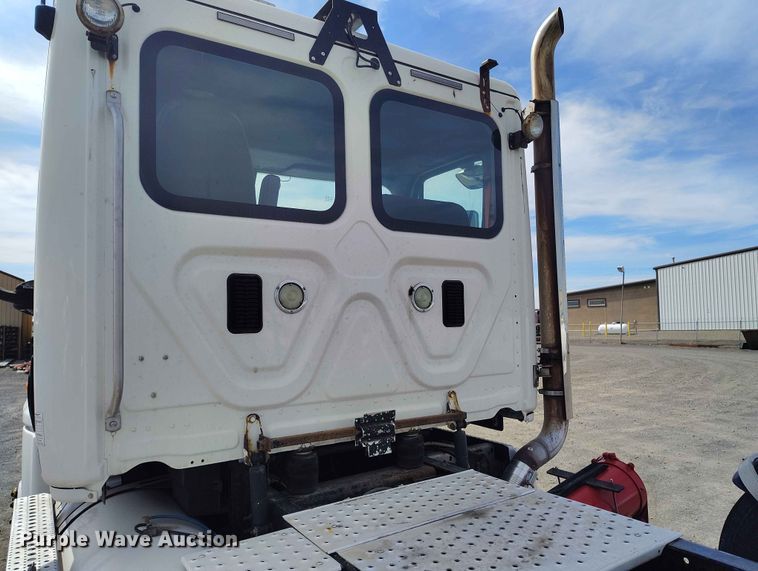 image for item EW1016 2015 Freightliner Cascadia semi truck