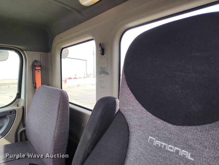 image for item EW1016 2015 Freightliner Cascadia semi truck