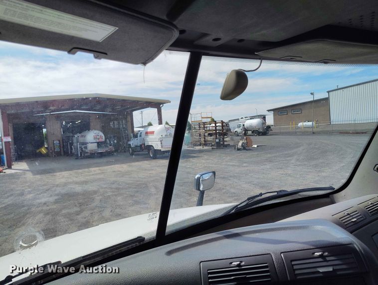 image for item EW1016 2015 Freightliner Cascadia semi truck