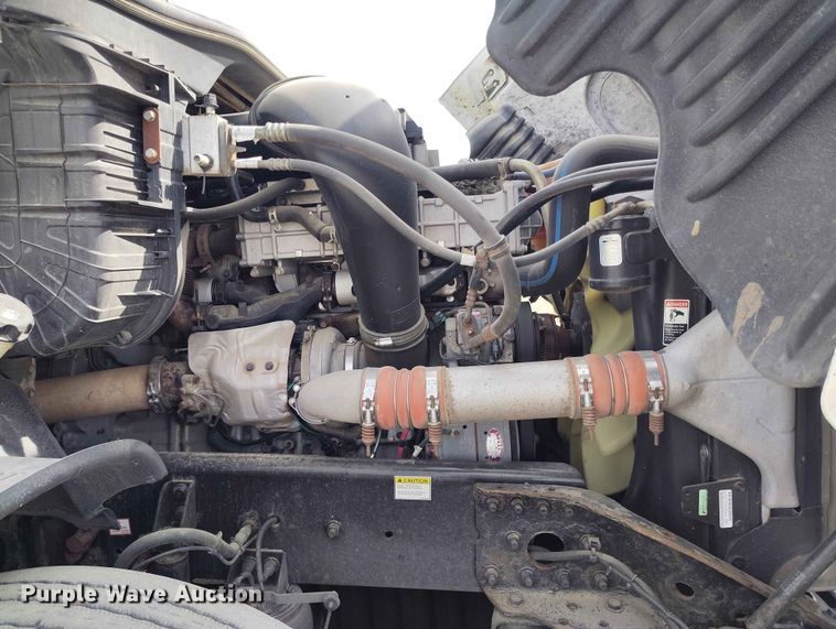image for item EW1016 2015 Freightliner Cascadia semi truck