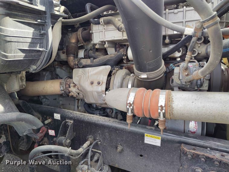 image for item EW1016 2015 Freightliner Cascadia semi truck