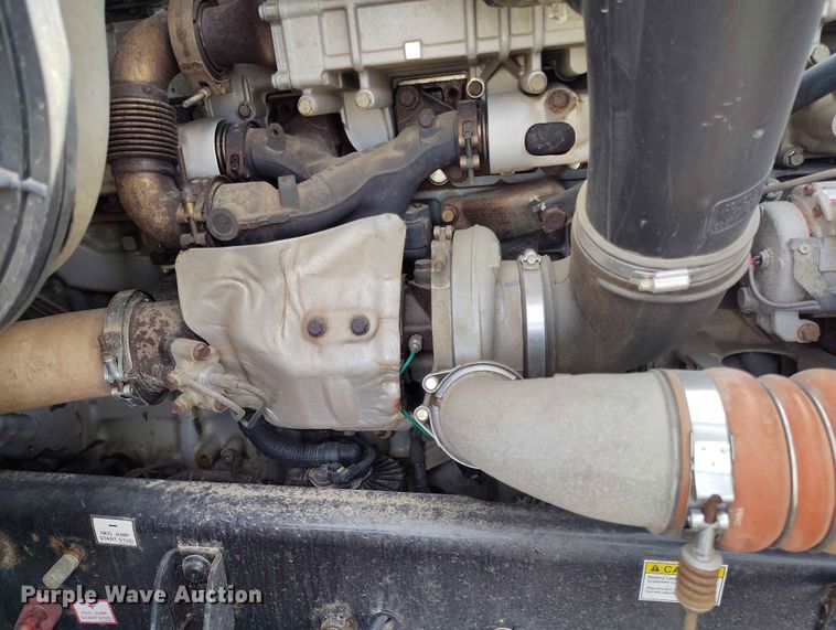 image for item EW1016 2015 Freightliner Cascadia semi truck
