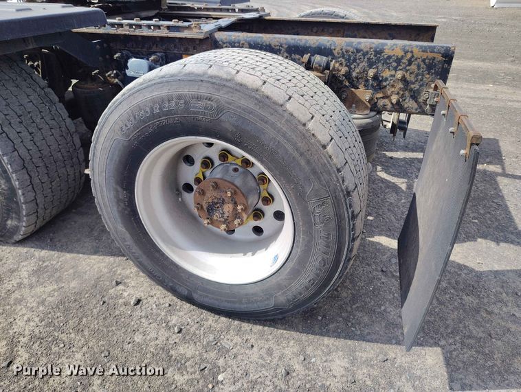 image for item EW1016 2015 Freightliner Cascadia semi truck
