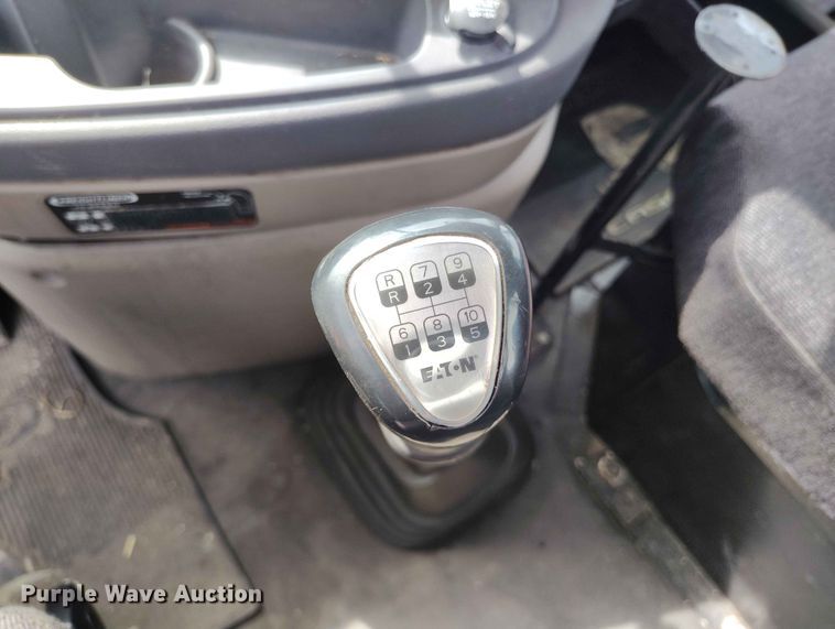 image for item EW1017 2014 Freightliner Cascadia semi truck