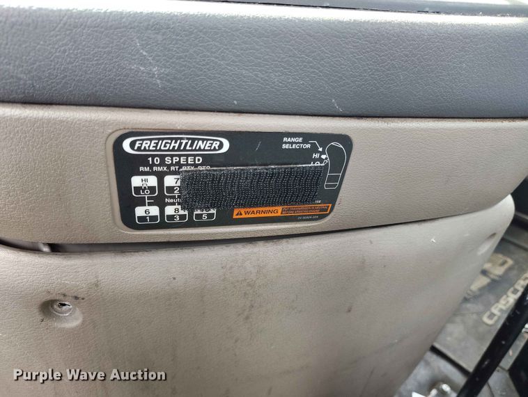 image for item EW1017 2014 Freightliner Cascadia semi truck