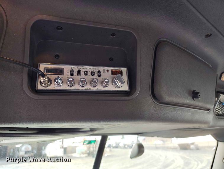 image for item EW1017 2014 Freightliner Cascadia semi truck