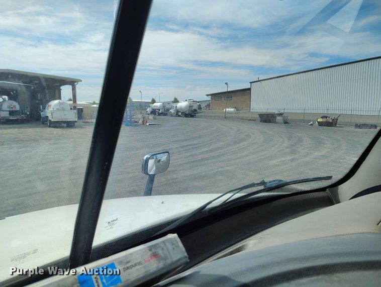 image for item EW1017 2014 Freightliner Cascadia semi truck