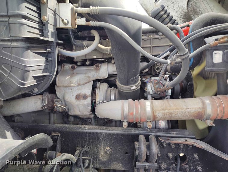image for item EW1017 2014 Freightliner Cascadia semi truck