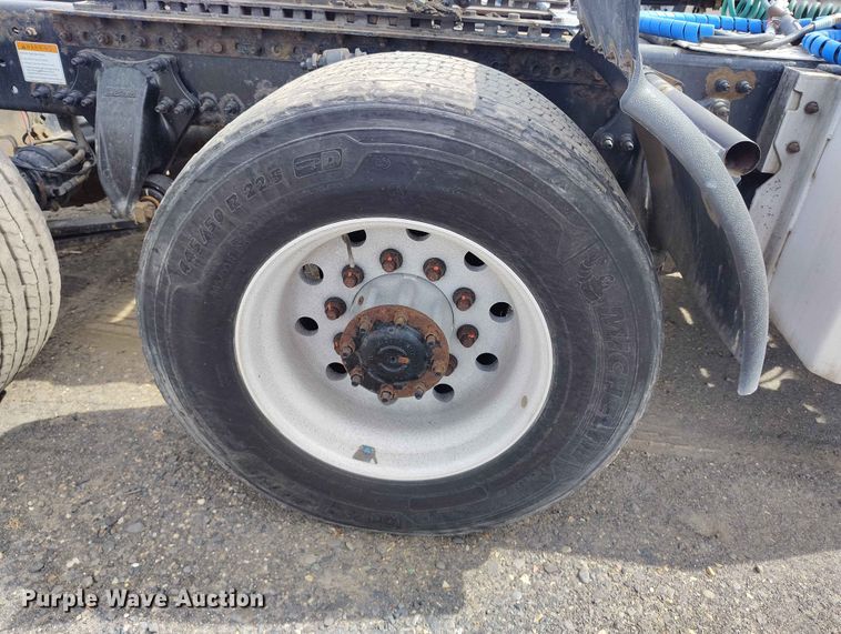 image for item EW1017 2014 Freightliner Cascadia semi truck