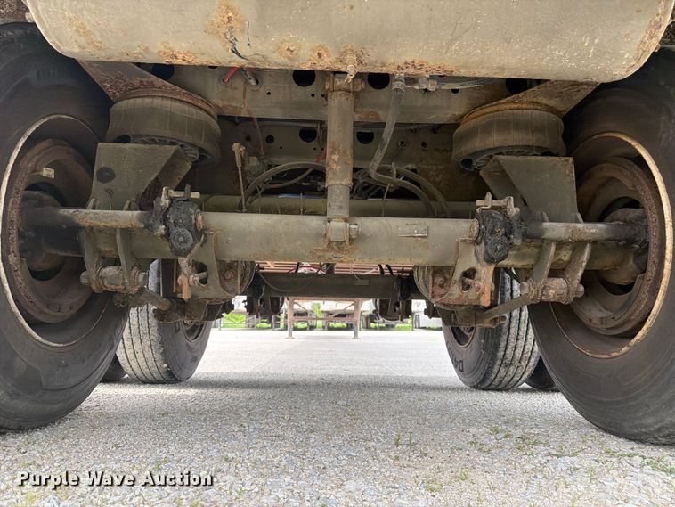 image for item EW2039 2002 Wabash National Corporation dry van trailer