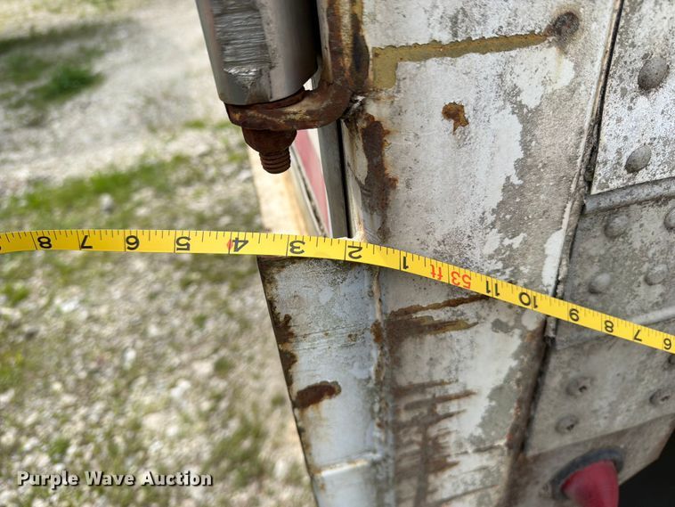 image for item EW2039 2002 Wabash National Corporation dry van trailer