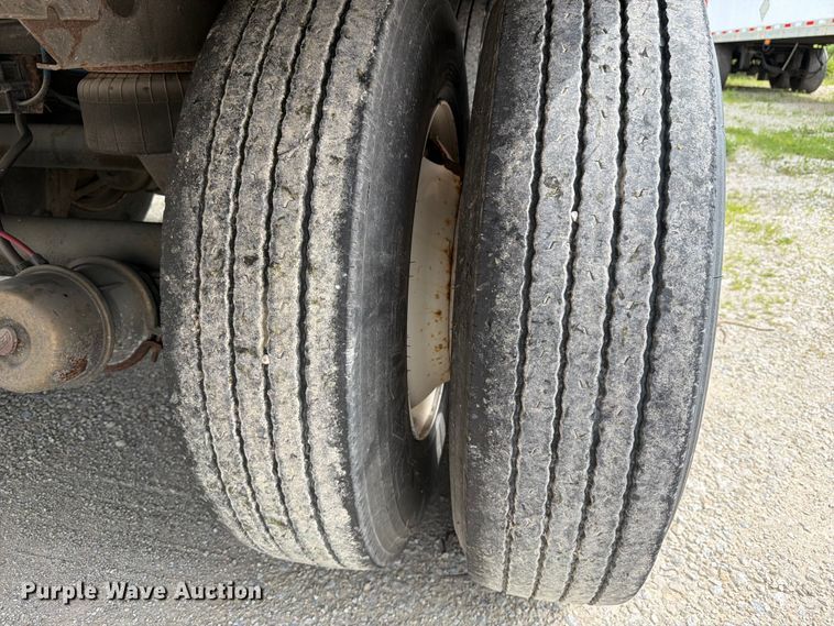 image for item EW2039 2002 Wabash National Corporation dry van trailer