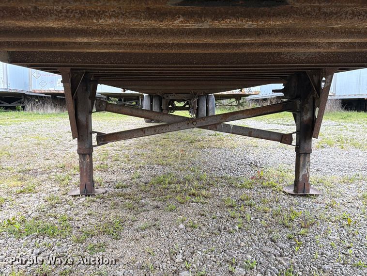 image for item EW2052 2002 Utility Trailer Mfg. Co. VS2DC dry van trailer