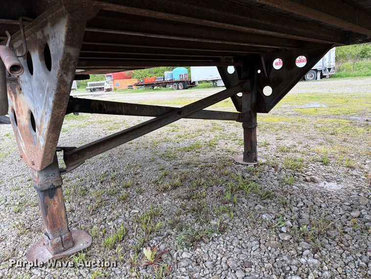 image for item EW2052 2002 Utility Trailer Mfg. Co. VS2DC dry van trailer