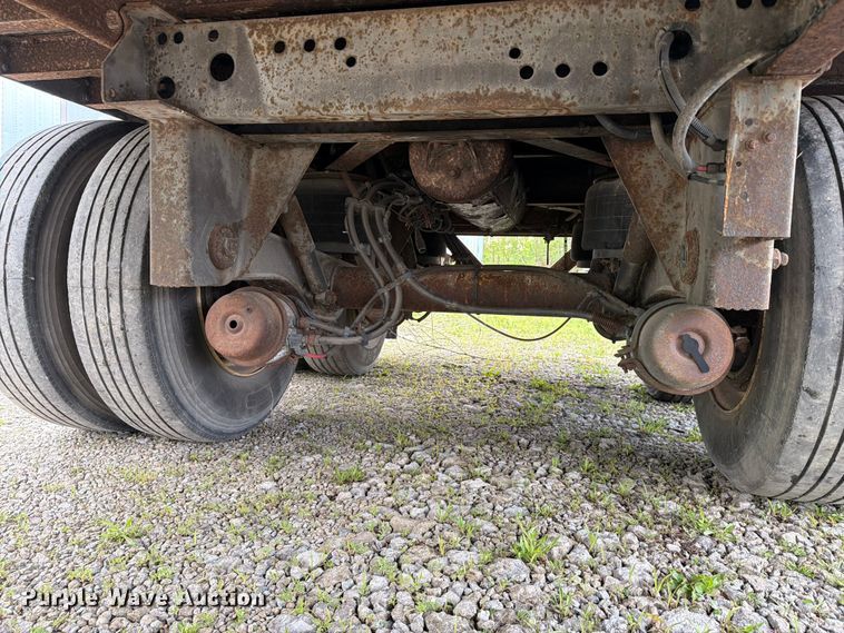 image for item EW2052 2002 Utility Trailer Mfg. Co. VS2DC dry van trailer