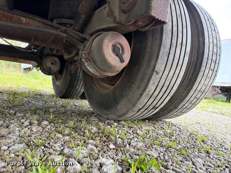 image for item EW2052 2002 Utility Trailer Mfg. Co. VS2DC dry van trailer
