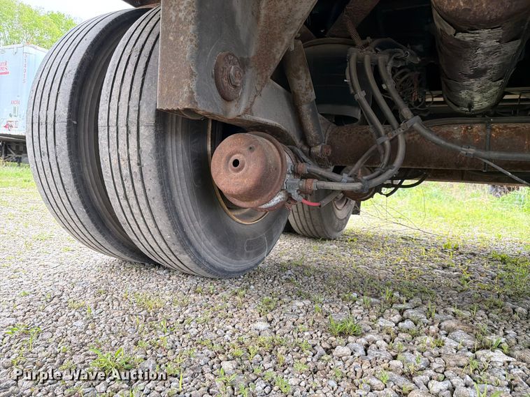 image for item EW2052 2002 Utility Trailer Mfg. Co. VS2DC dry van trailer