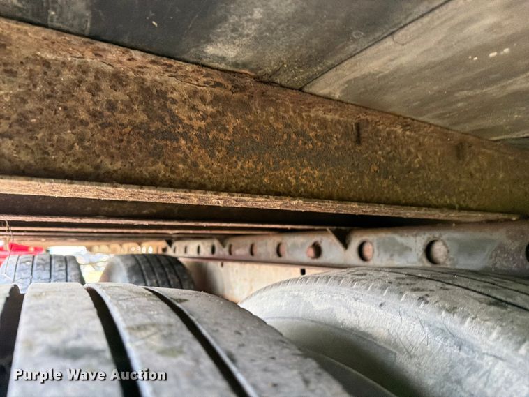 image for item EW2052 2002 Utility Trailer Mfg. Co. VS2DC dry van trailer