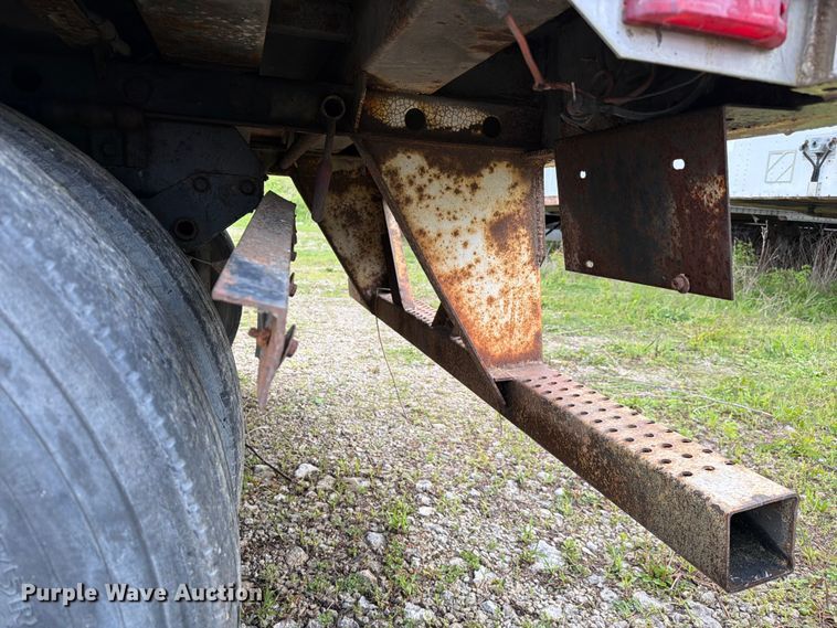 image for item EW2052 2002 Utility Trailer Mfg. Co. VS2DC dry van trailer