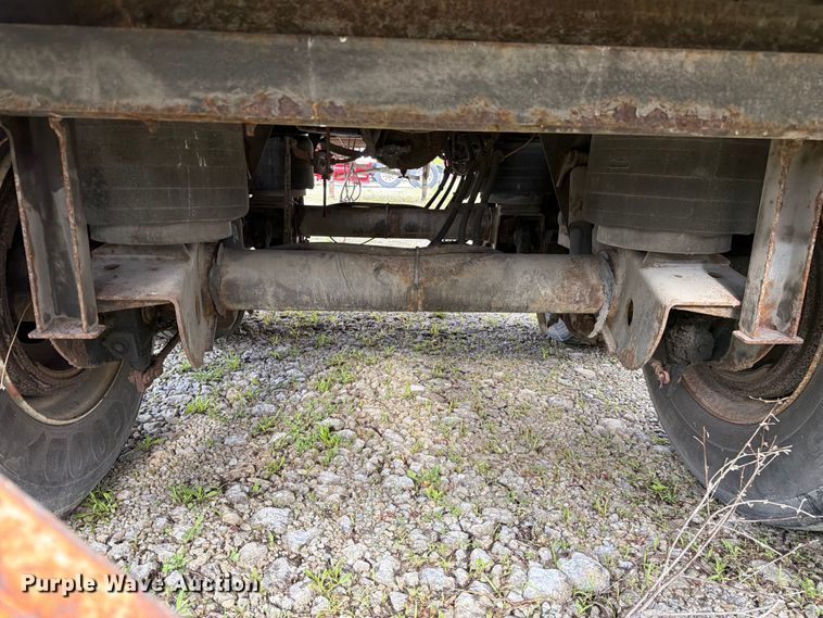 image for item EW2052 2002 Utility Trailer Mfg. Co. VS2DC dry van trailer