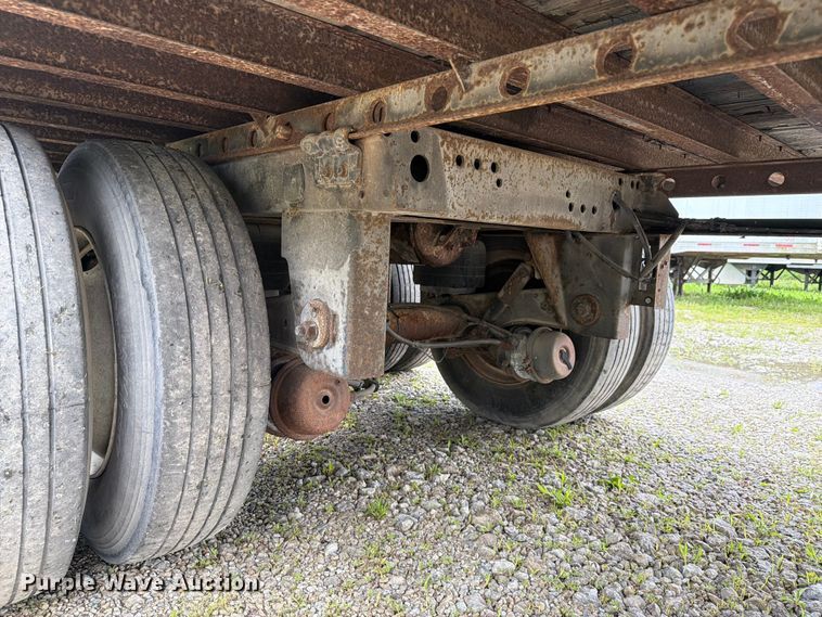 image for item EW2052 2002 Utility Trailer Mfg. Co. VS2DC dry van trailer
