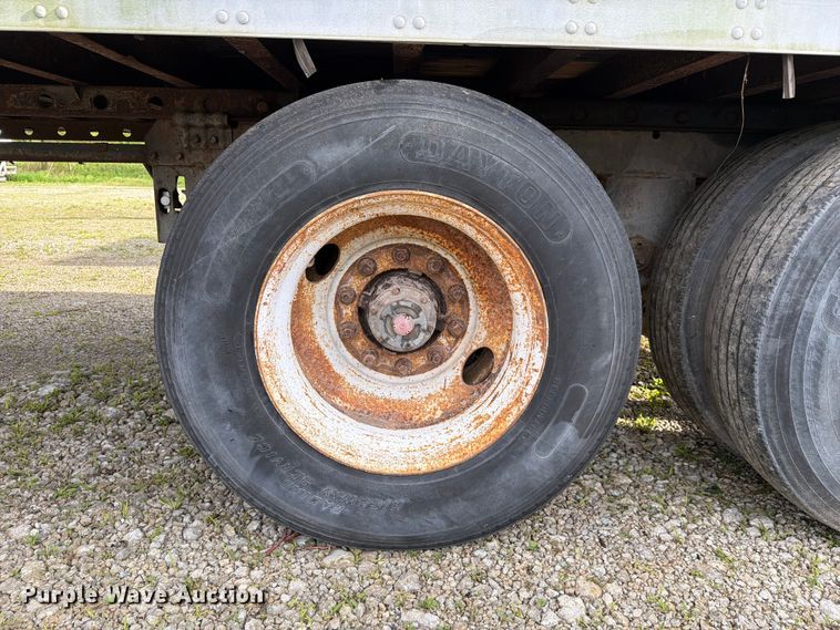 image for item EW2052 2002 Utility Trailer Mfg. Co. VS2DC dry van trailer