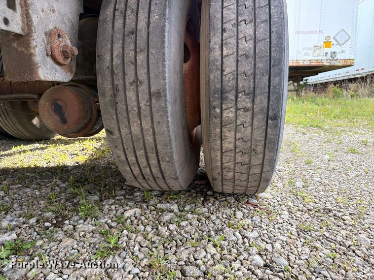 image for item EW2052 2002 Utility Trailer Mfg. Co. VS2DC dry van trailer