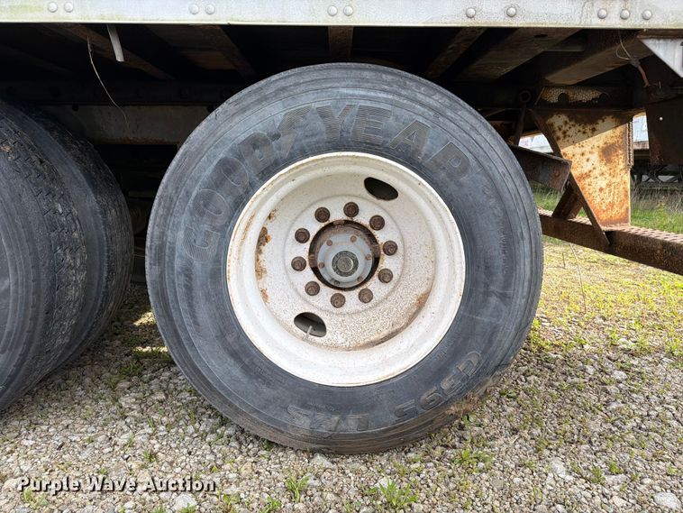 image for item EW2052 2002 Utility Trailer Mfg. Co. VS2DC dry van trailer