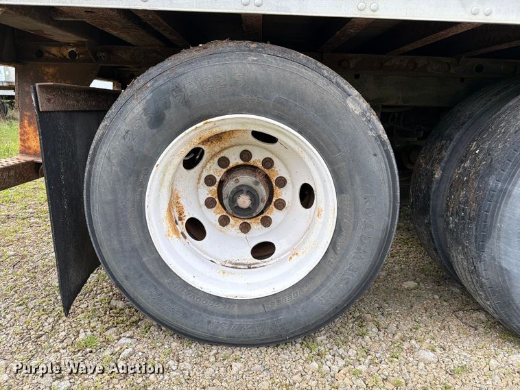 image for item EW2052 2002 Utility Trailer Mfg. Co. VS2DC dry van trailer