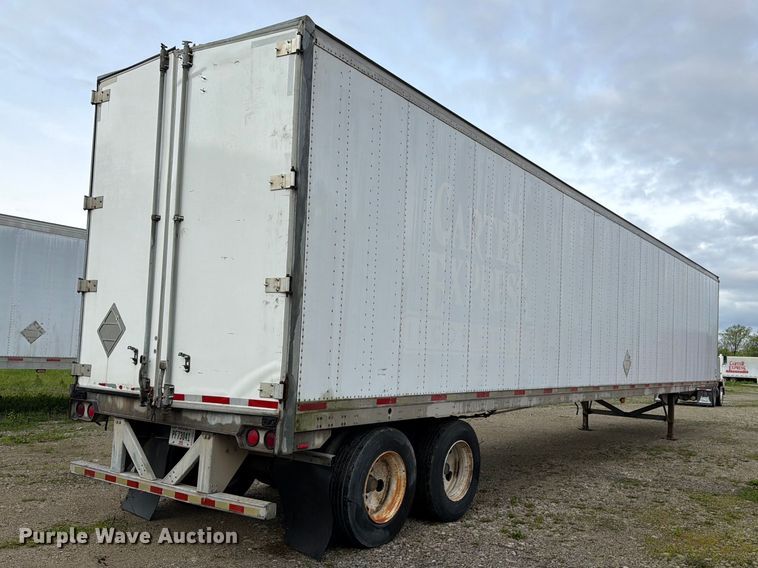 image for item EW2054 2005 Vanguard National Trailer Corp. dry van trailer