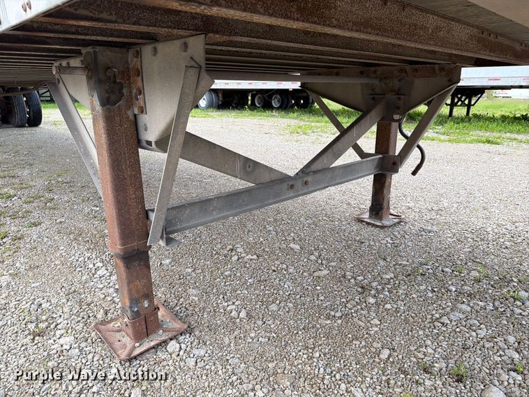 image for item EW2054 2005 Vanguard National Trailer Corp. dry van trailer