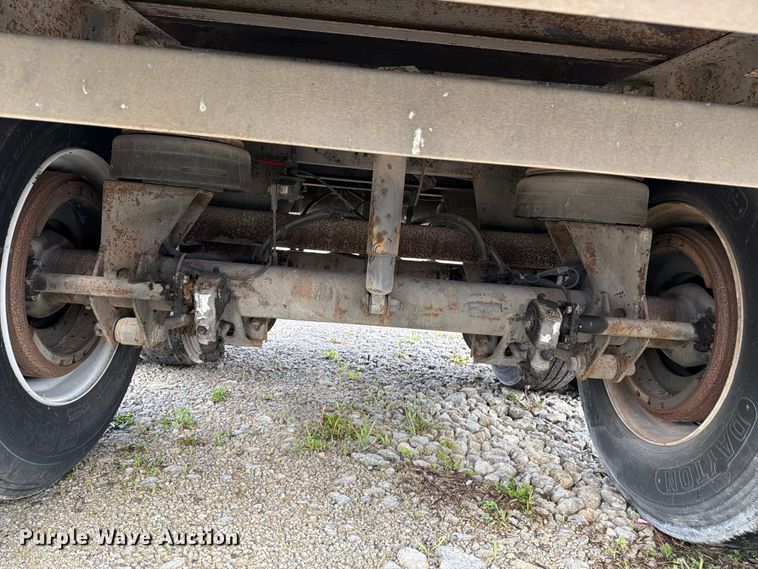image for item EW2054 2005 Vanguard National Trailer Corp. dry van trailer