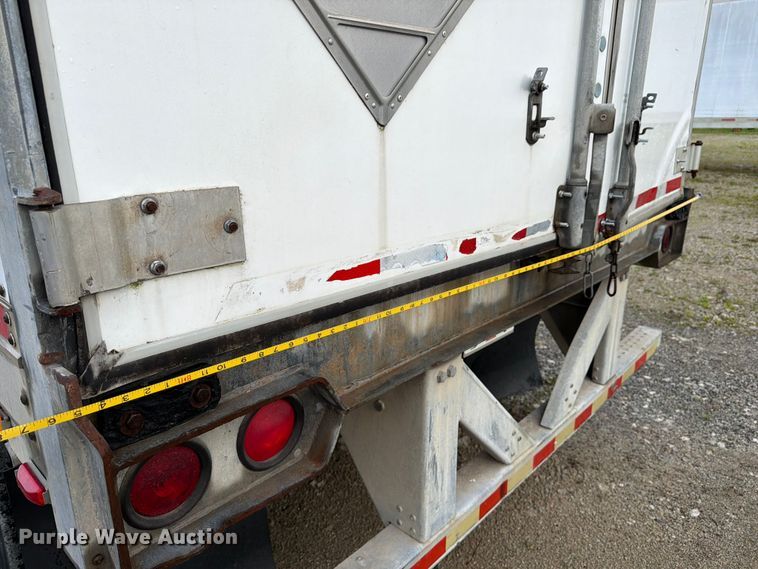 image for item EW2054 2005 Vanguard National Trailer Corp. dry van trailer